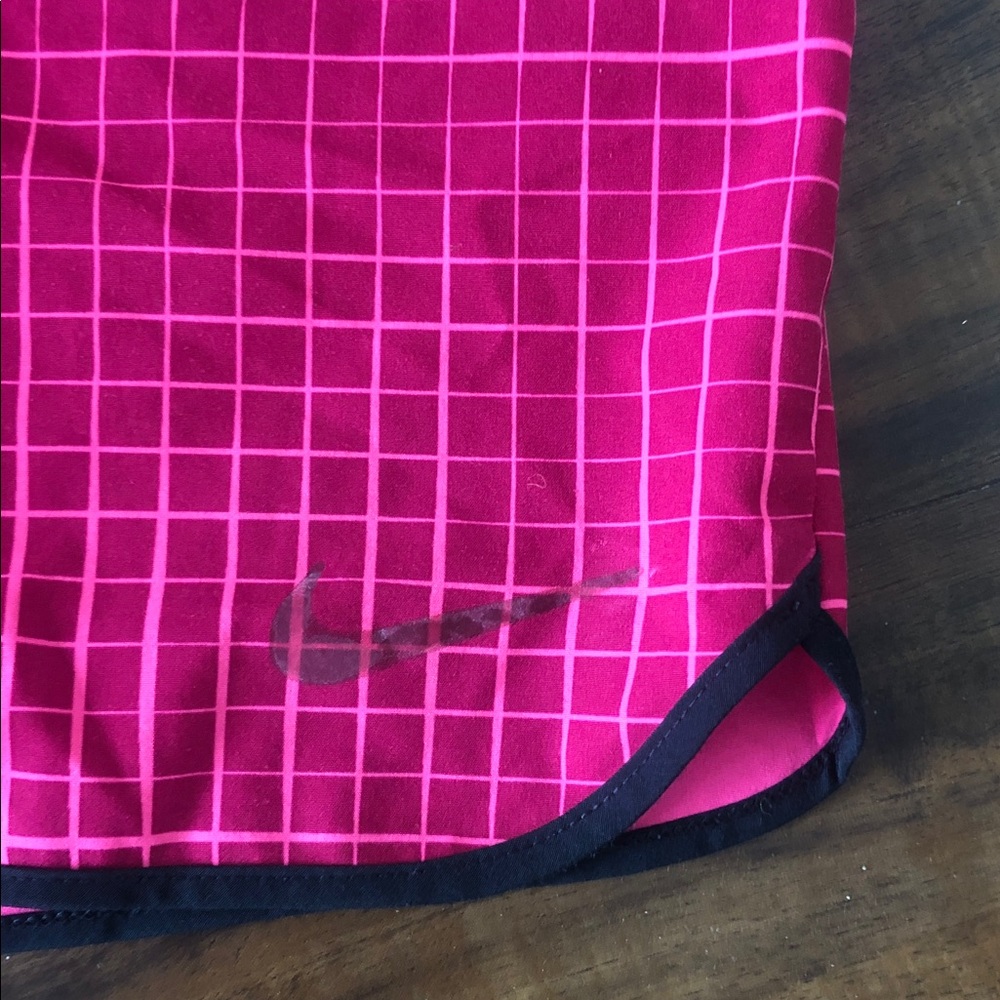 Rare Nike Pink Athletic Tee and Grid-Print Shorts Set - Picture 3 of 12